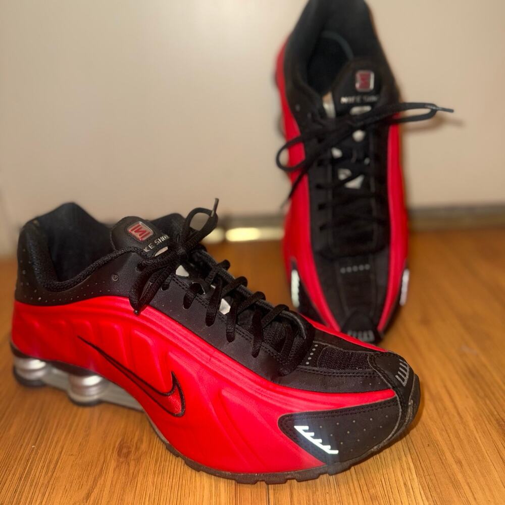 Nike Shox R4 University Red/Black/Metallic Silver – Men’s 10.5 / Women’s 12